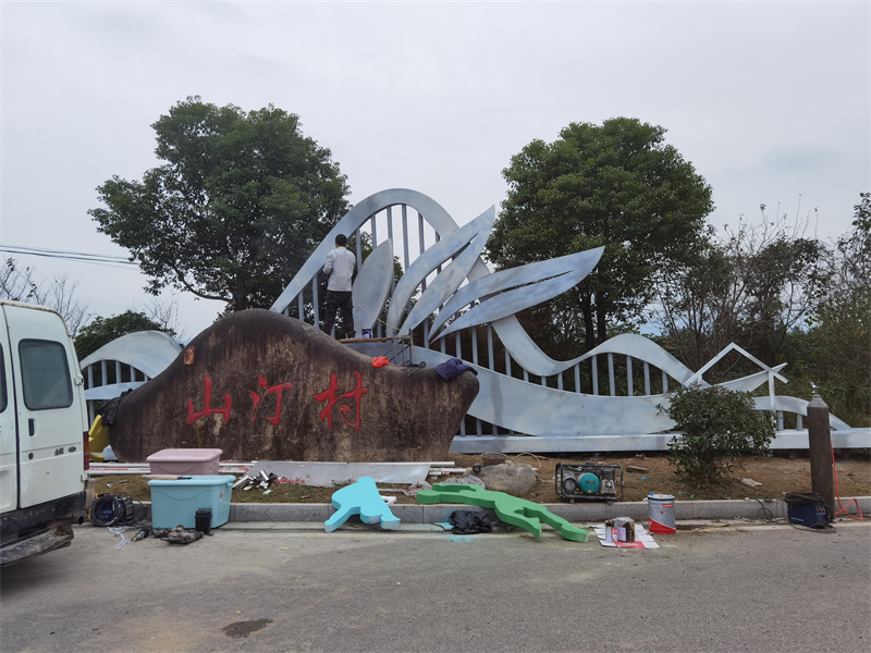 玻璃鋼雕塑的色彩設(shè)計和搭配技巧