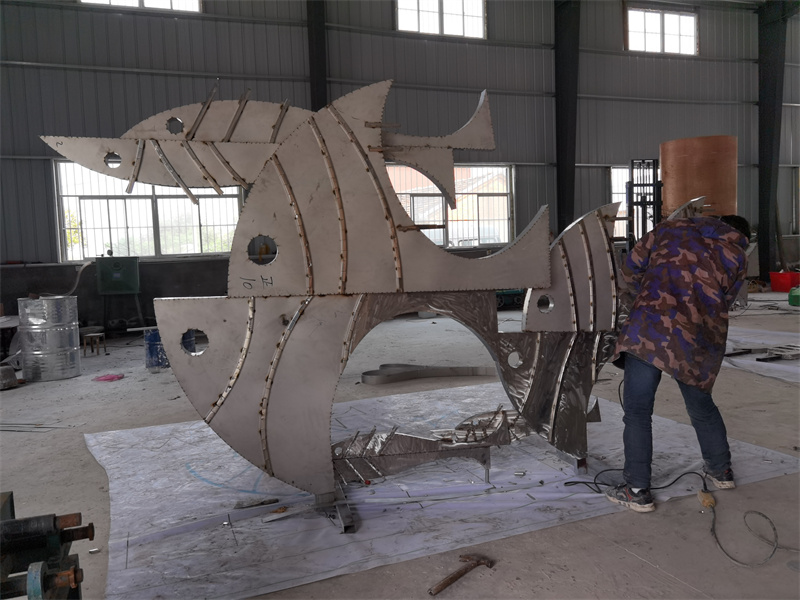 鑄銅雕塑中的細節(jié)雕刻技巧