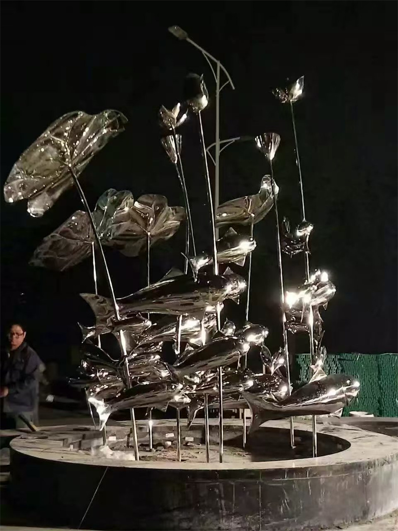 雕塑創(chuàng)作中色彩搭配的技巧