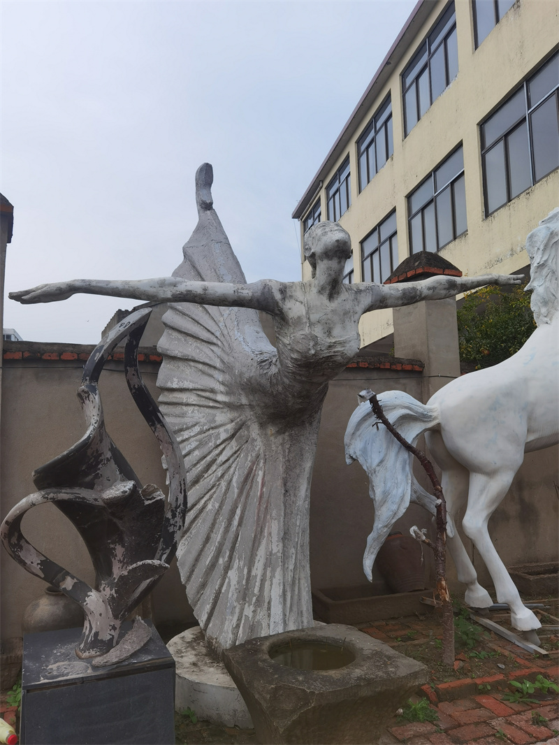 玻璃鋼雕塑的材料特點及其優(yōu)勢